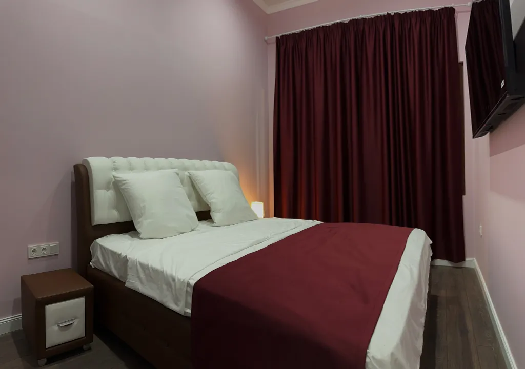 Квартира у метро с видом на старый Петербург