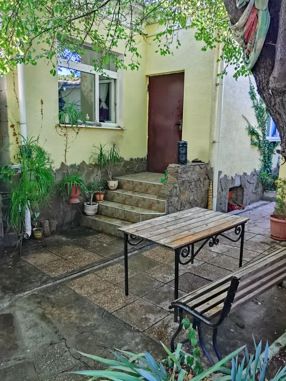 Домик возле моря