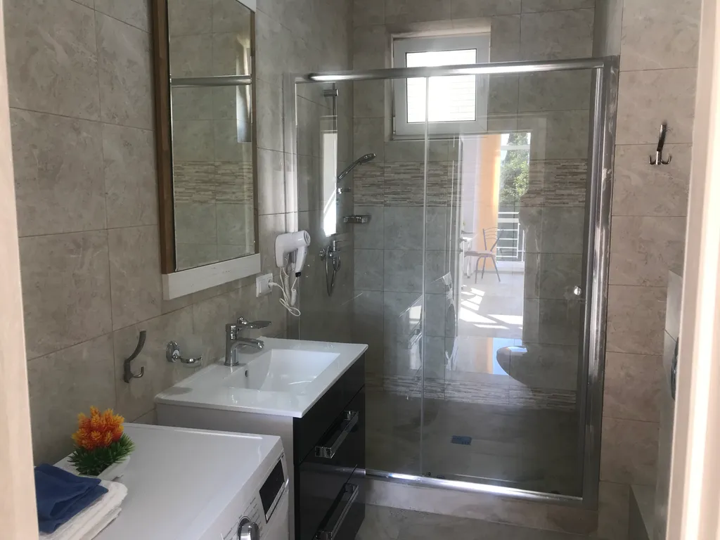 Новый дизайнерский европейский дом недалеко от моря, у Ялта интурист