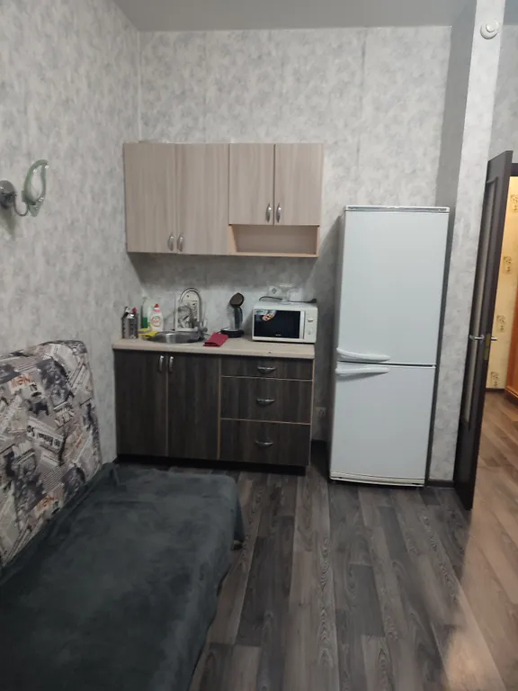 Студия в историческом районе города с красивым видом из окна