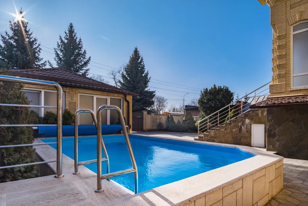 Просторный дом, бассейн с подогревом