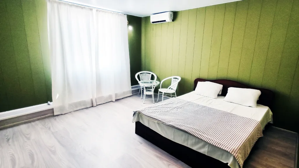 Дом на пляже озера