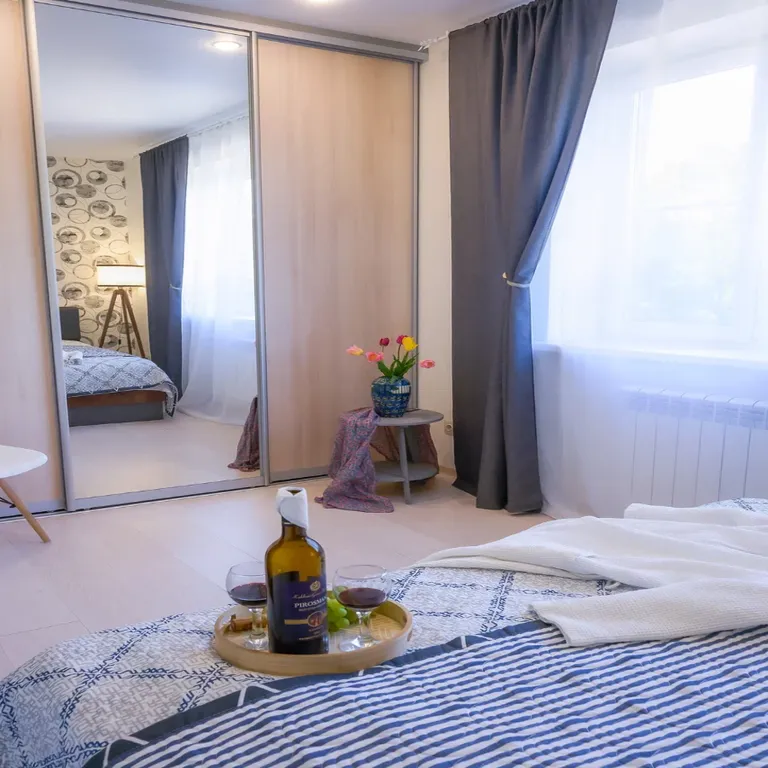 Полноценная двухкомнатная квартира с видом на платоновский парк