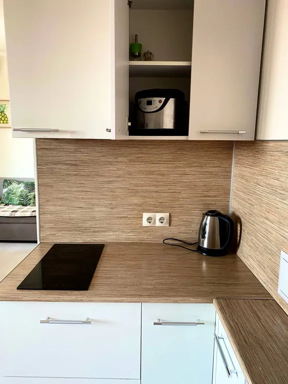 Студия с бассейном у моря