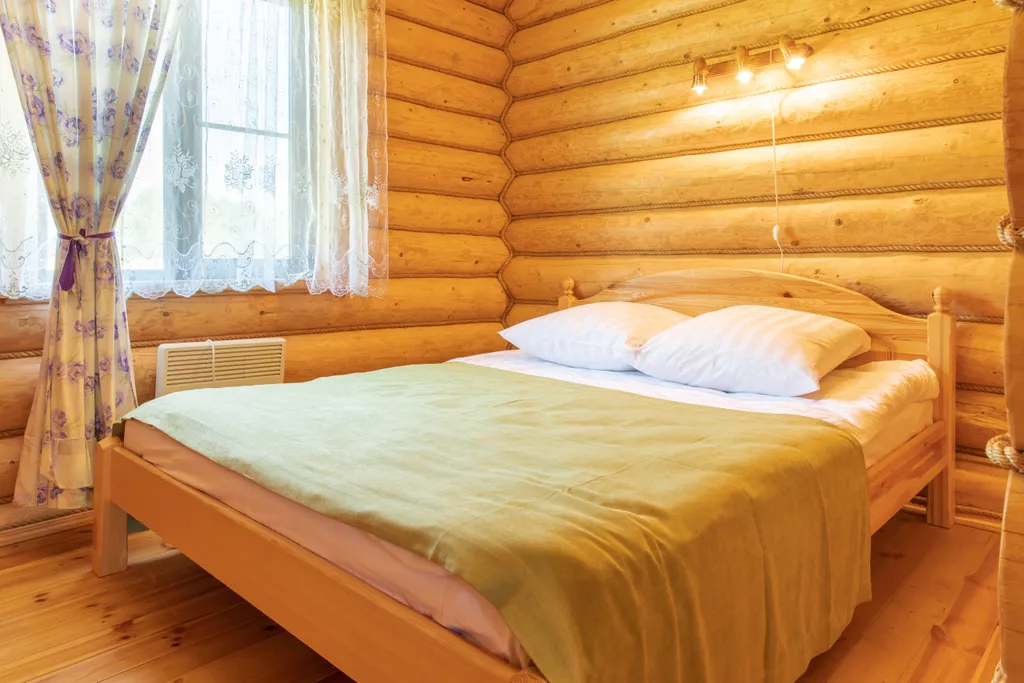 Дом рядом с озером