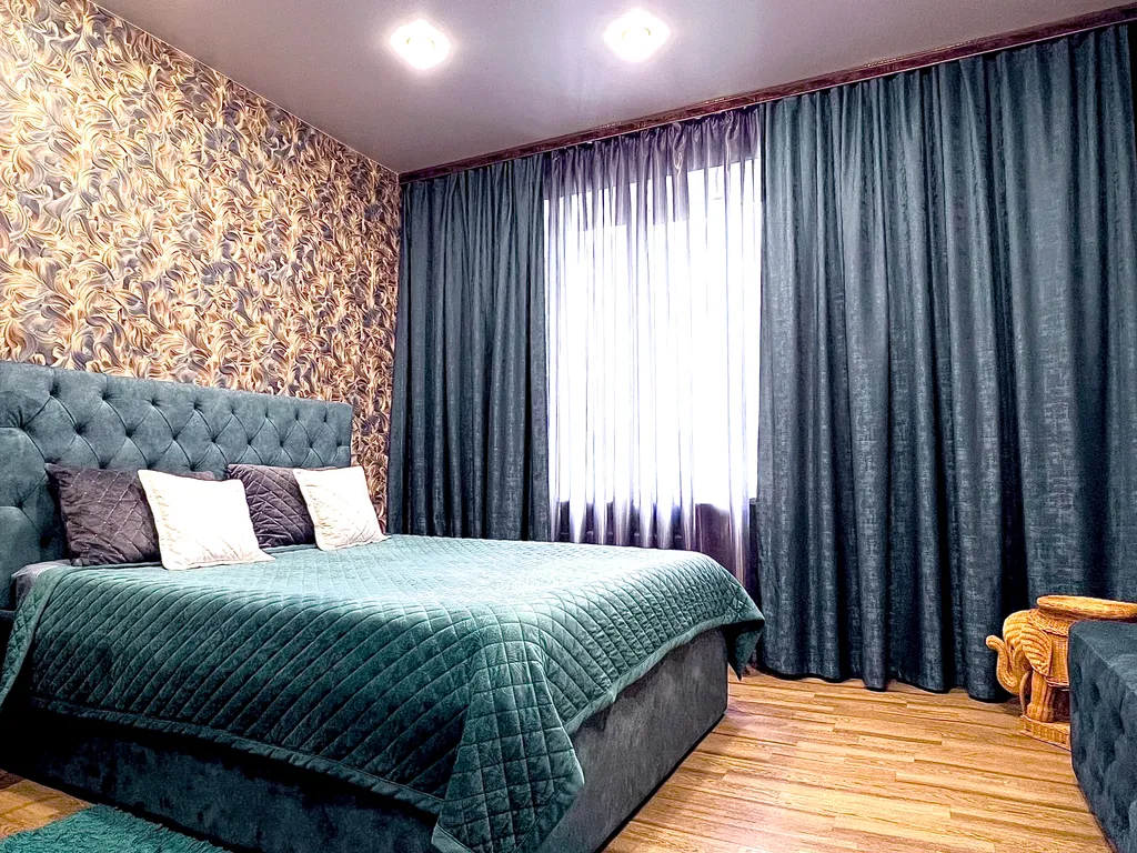 2-комнатная квартира класса люкс в центре города! Район Площади