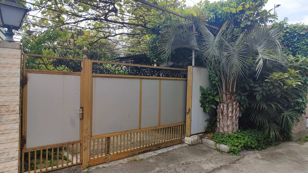 Домик с садом под ключ в пешей доступности от моря