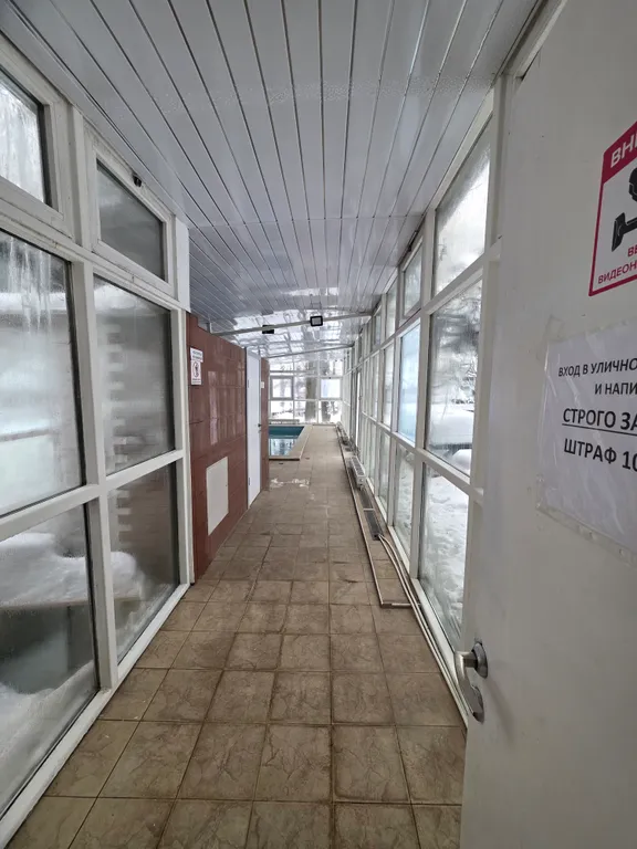 Загородный дом с бассейном и банкетным залом