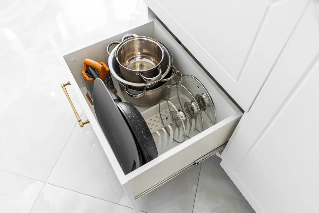 Стильная студия с потрясающим видом на море и город