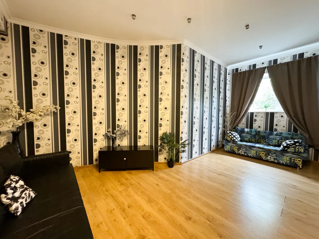 Дом с бассейном у парка Галицкого