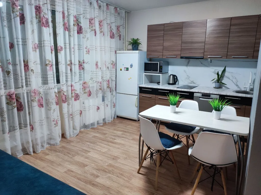 Просторная уютная квapтиpa студия с 2 спальнями рядом с Термы Voda