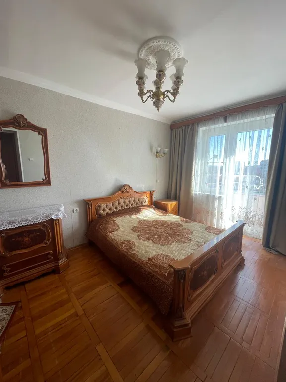 Уётная трехкомнатная квартира с лоджией , 4 минуты до моря — аренда посуточно в Гагра