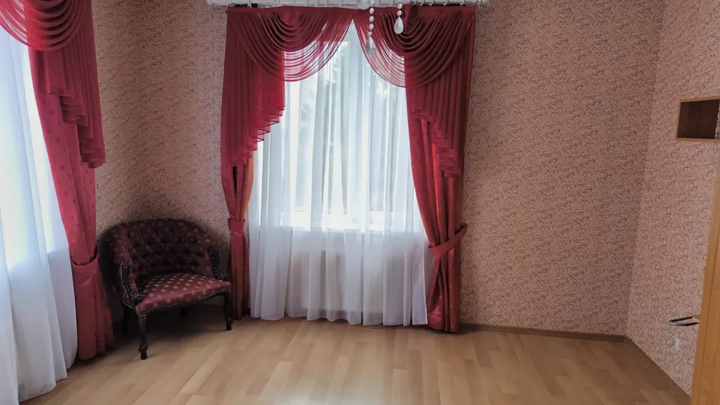 Уютный дом с бассейном, сауной и камином