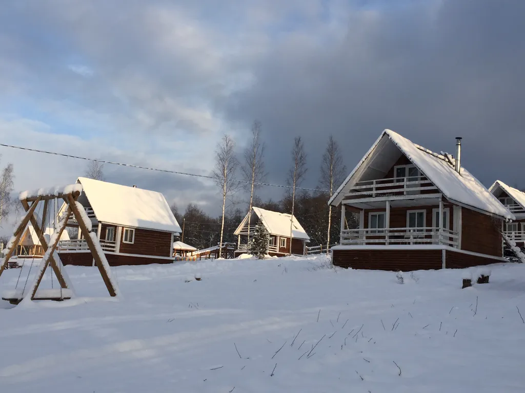 Коттедж Коттедж на берегу озера,рыбалка и отдых всей семьей! — Родионово