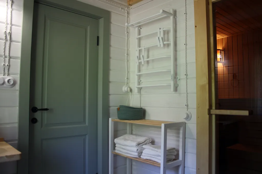 Дом с сауной на берегу реки