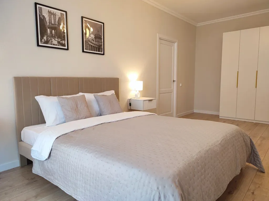 Светлые двухкомнатные апартаменты