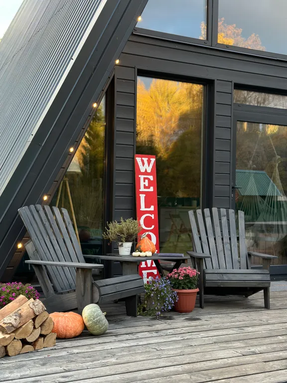 Большой уединенный A-frame в лесу с горячей купелью Фурако