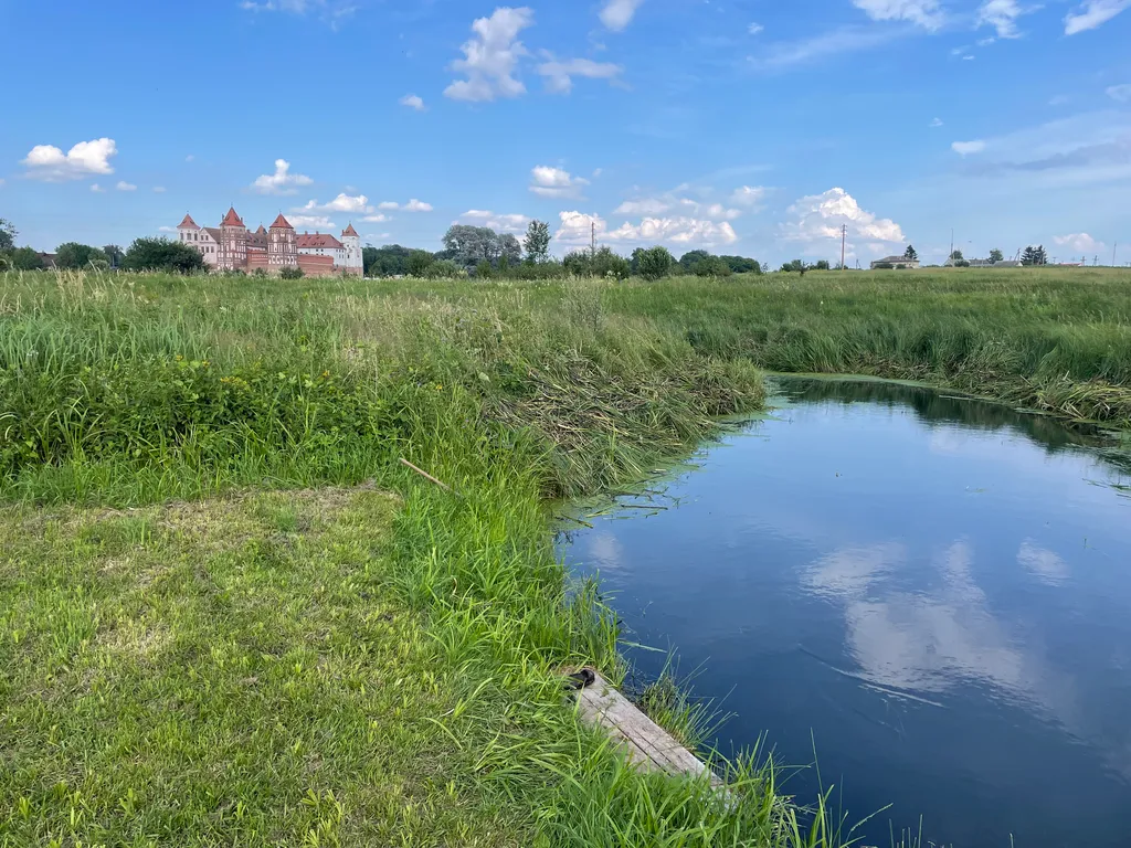 Дом А фрейм с видом на Мирский замок