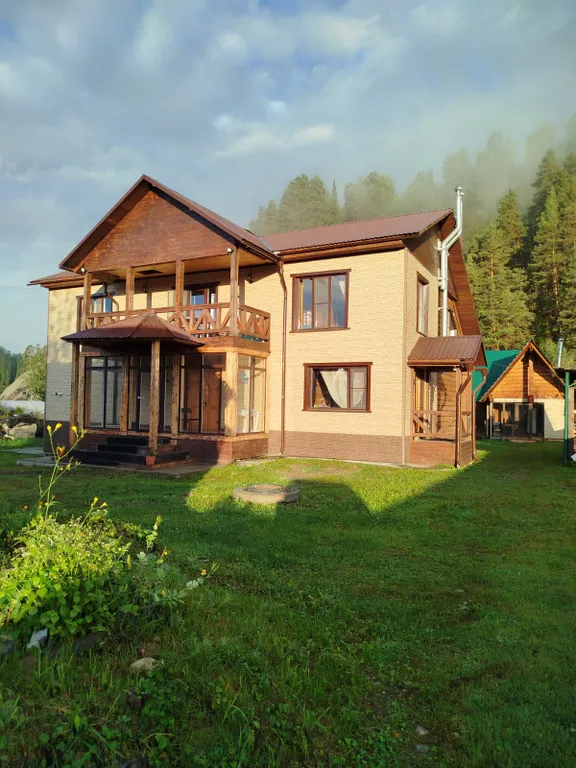 Гостевой дом у озера и скалы Кит