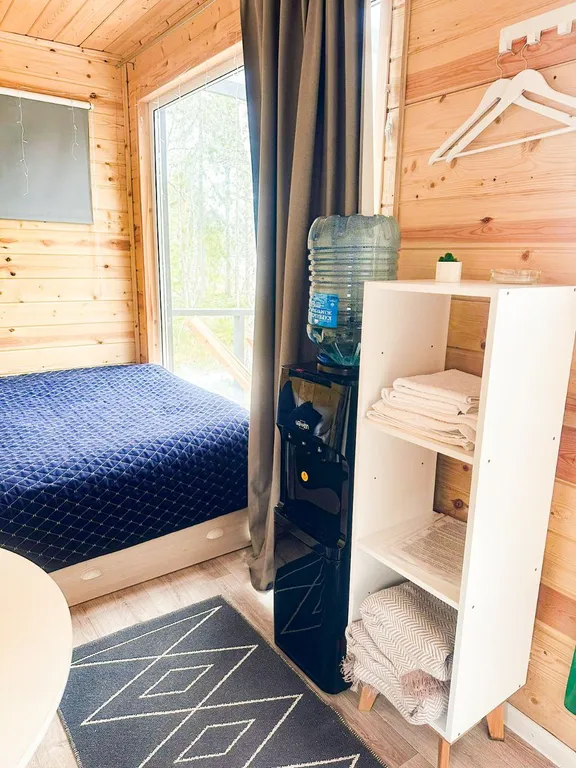 Домик на двоих с панорамным окном и видом на Белое море