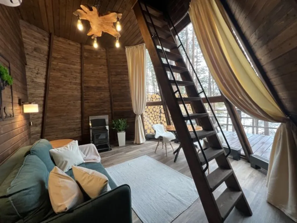 Коттедж Уютные дома на берегу озера в сосновом лесу — аренда посуточно в Екатеринбург