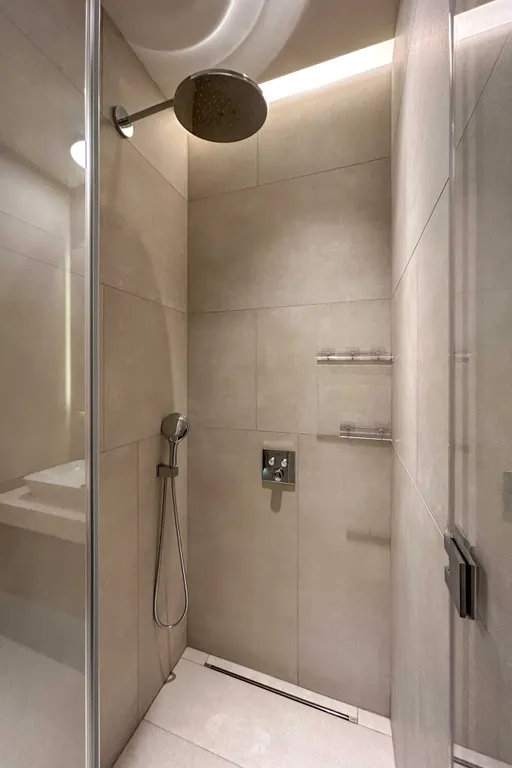 Просторные трёхкомнатные апартаменты в центре города в Capital Towers