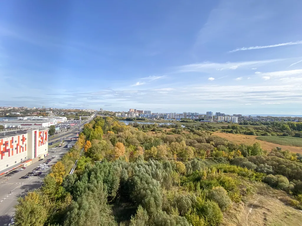 Двушка с камином и видом на реку у ТЦ Аквамолл