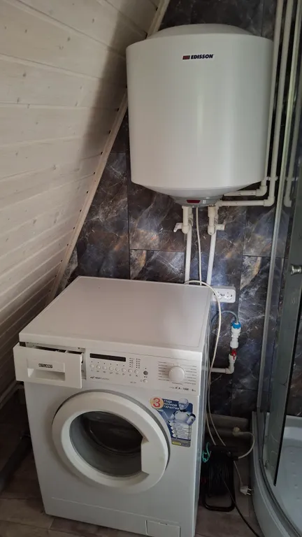 Дом-шалаш на территории частного домовладения