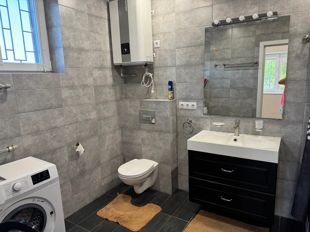 Половина Коттеджа