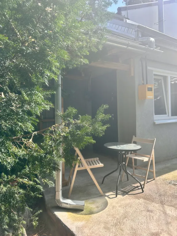 Двухуровневую квартира с авторским ремонтом в самом центре курорта