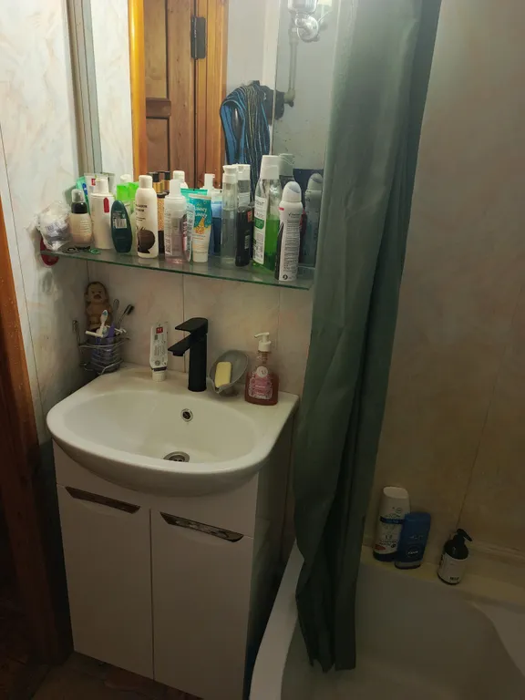 Комната в тихом спальном районе на берегу реки