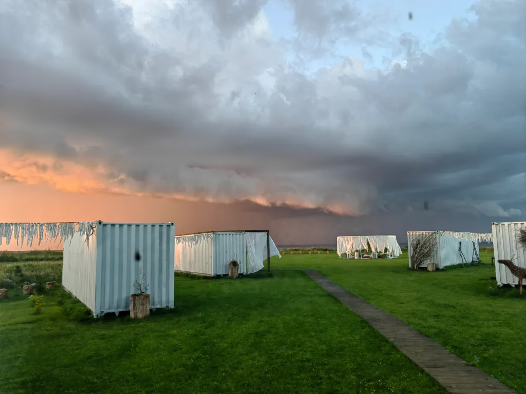 База отдыха с панорамными видами на озеро Ильмень