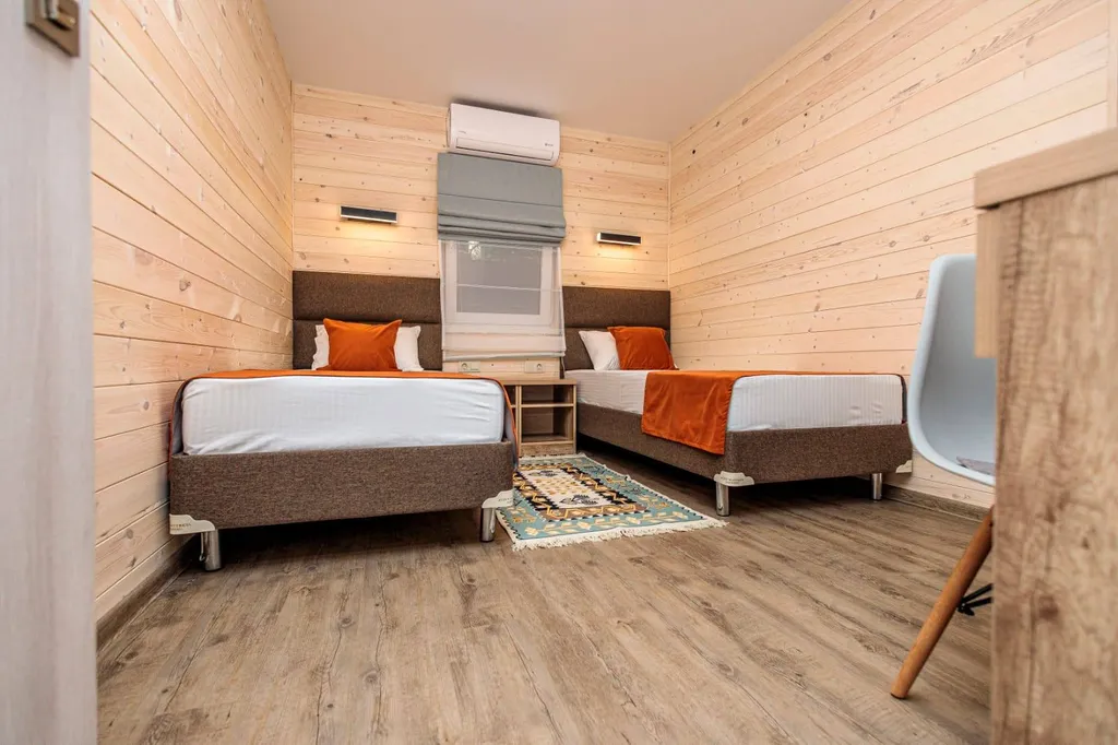 Барнхаус с террасой, бассейном и мангалом на территории