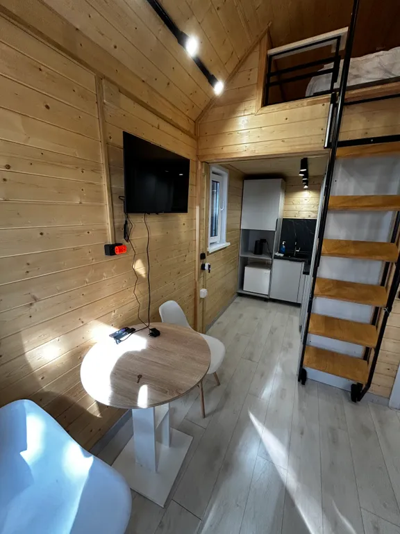 Багульник на первой линии озера Байкал