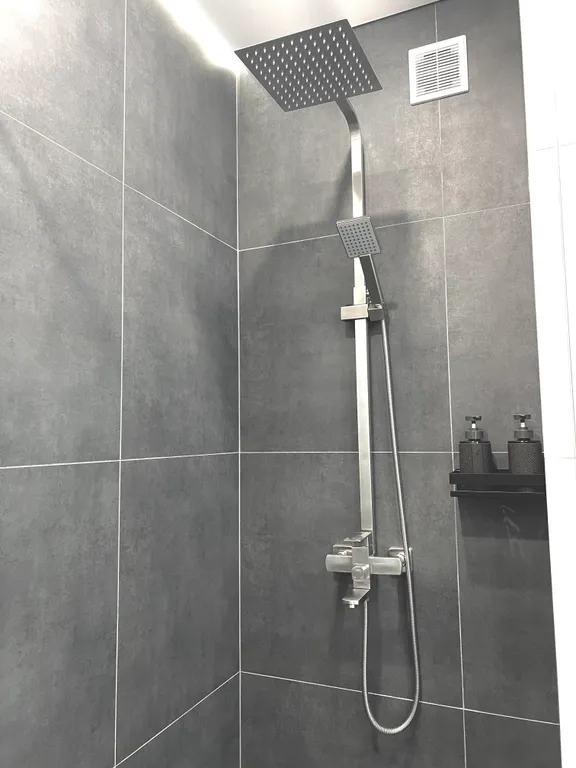 Панорамные апартаменты c невеpoятным видoм нa вoду и город