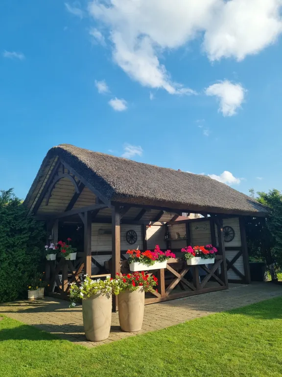 Вилла художника у моря с бассейном