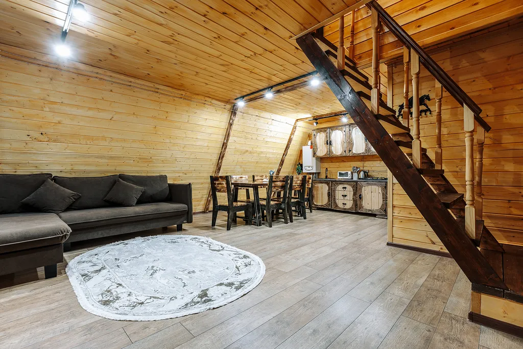 Коттедж с бассейном в лесу