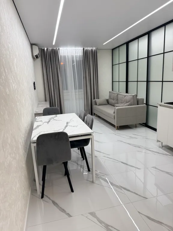 Просторная двухкомнатная квартира расположенная в живописном районе — аренда посуточно в Волгоград