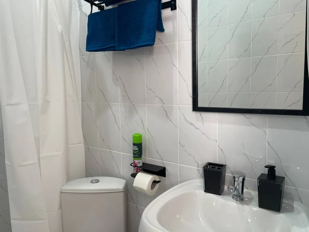 Новый уютный номер с двумя раздельными односпальными кроватями