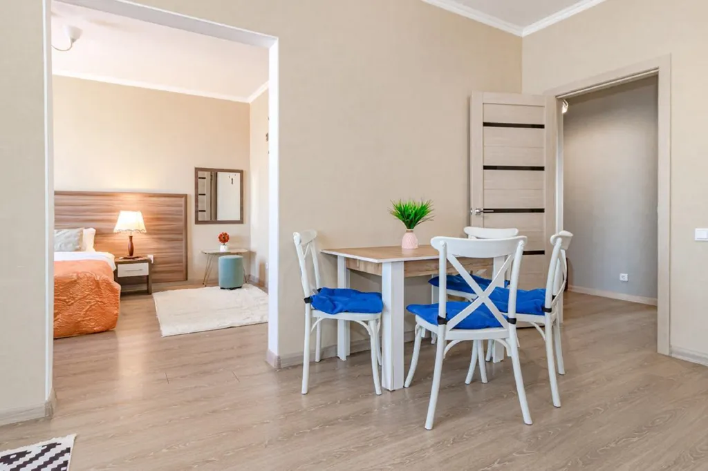 Уютная евро-трехкомнатная квартира в сердце столицы с видом на город