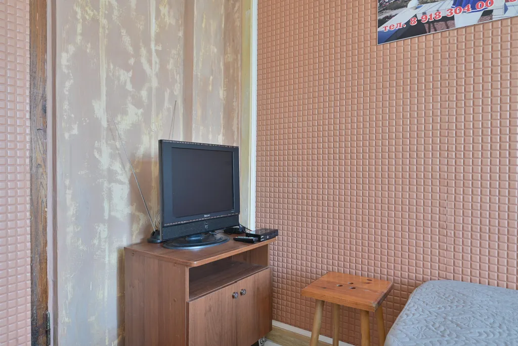 Домик-эконом с террасой и видом на море и горы