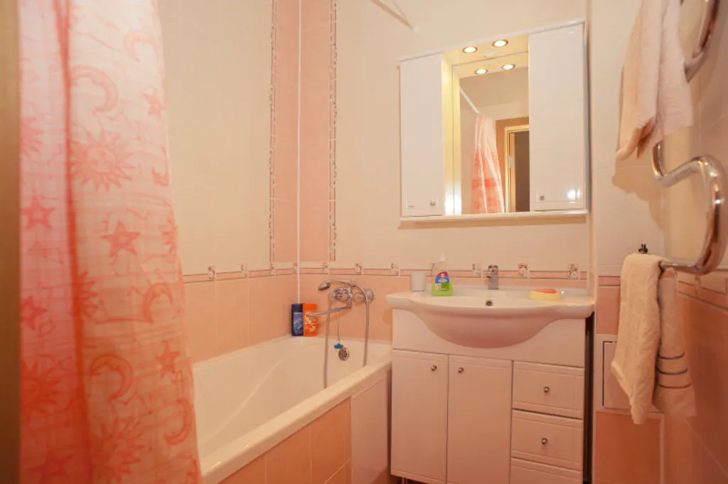 Двухкомнатная с изолированными комнатами в центре рядом с зоопарком