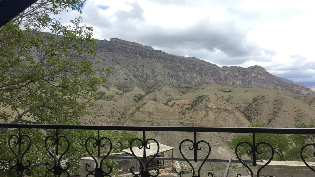 Большой уютный дом с видом на горы