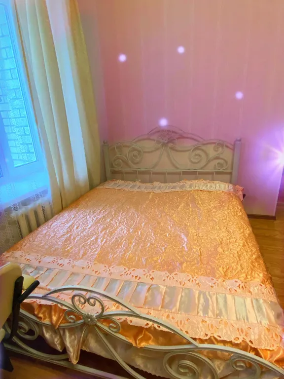 Дом с часами на площади Партизан