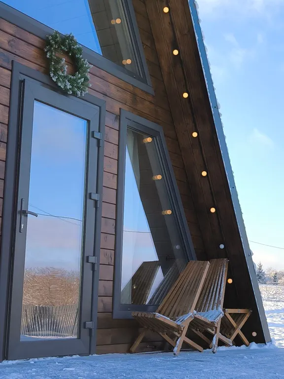 А-фрейм на берегу реки Нерль с банным чаном