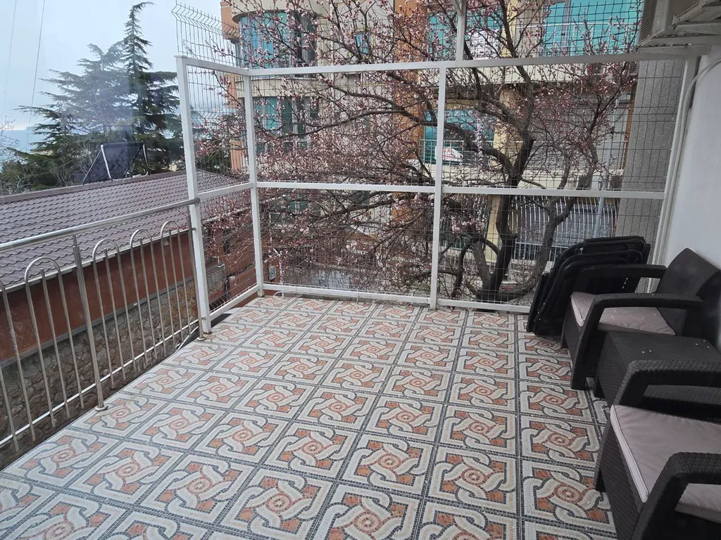 2-комнатная квартира с террасой и с видом на море