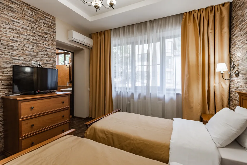 Коттедж с зоной барбекю и парковкой