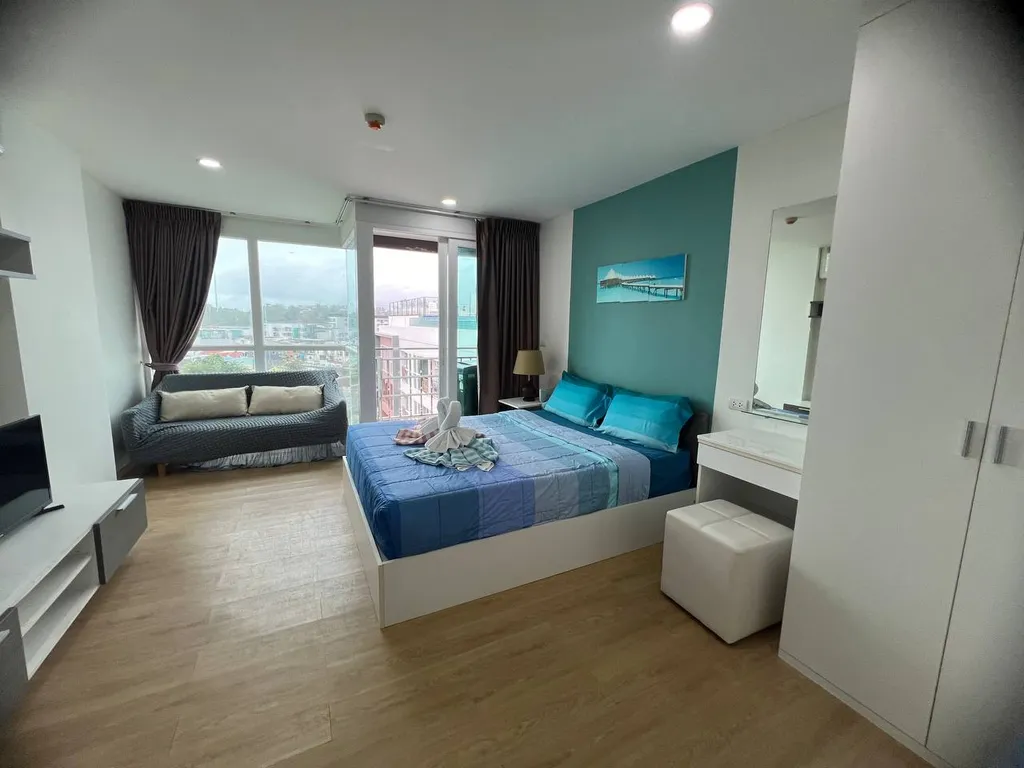 Студия после ремонта с удивительным видом с 8 этажа в центре Каты