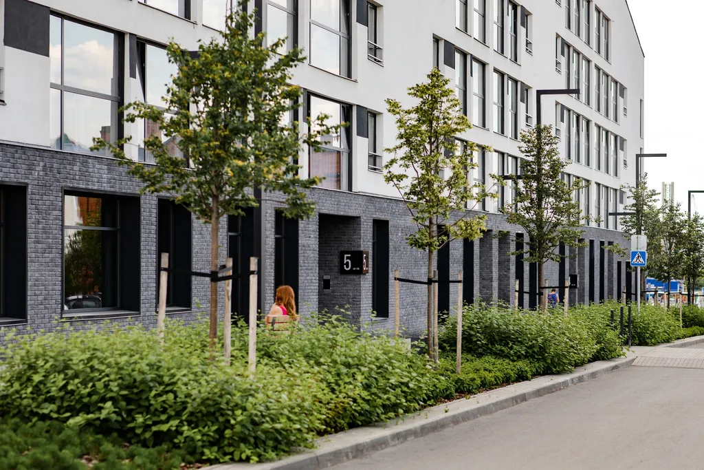 Двухуровневый лофт с 7-метровыми потолками и панорамными окнами