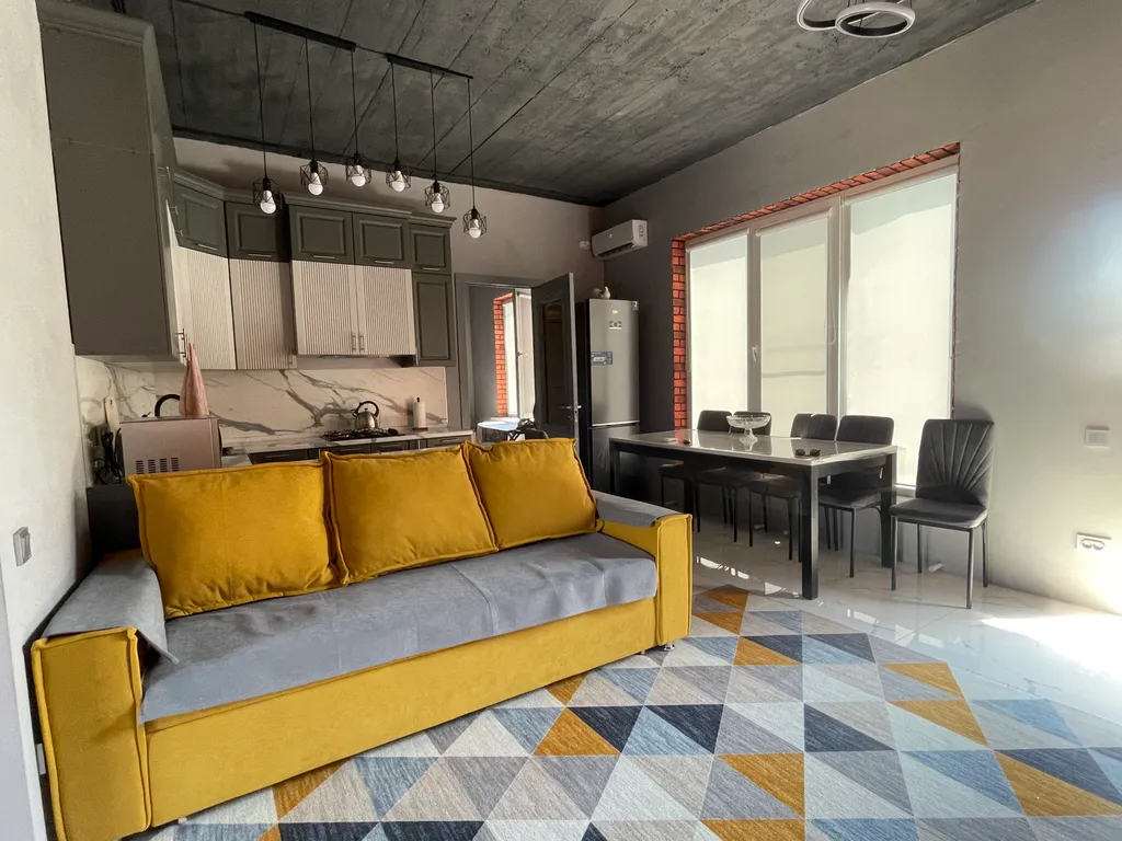 Дом рядом с горячкой, горячий источник и морем